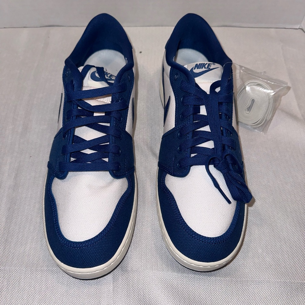 AJKO size 13